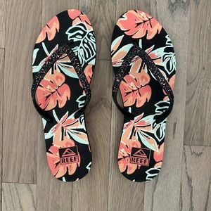 Reef flip flops. Womens size 6-7
